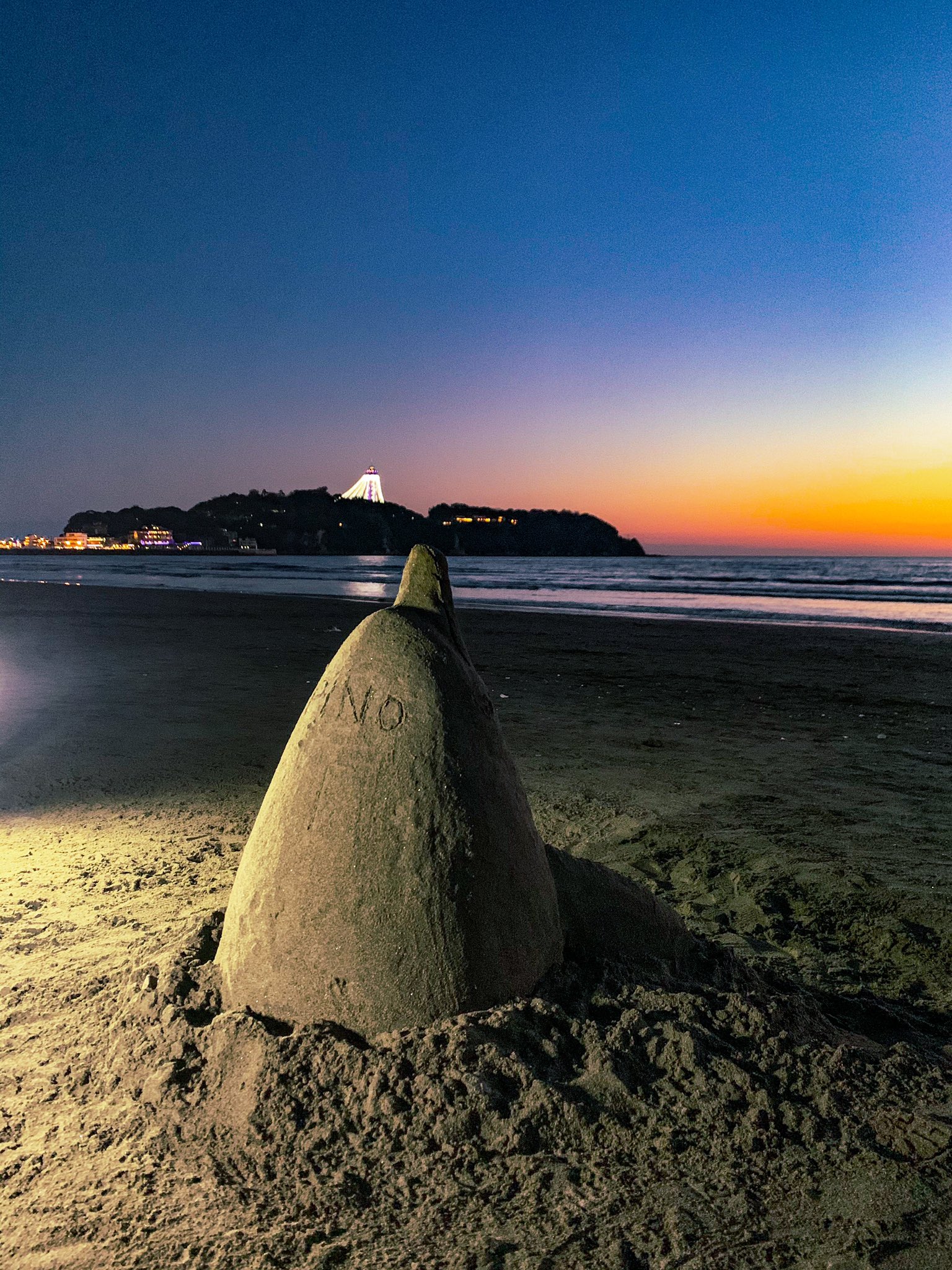 江ノ島イルカ部 砂イルカ 夕日が綺麗でした 自主練してる砂イルカを見かけたらpicそっと投稿して下さい Enoshima Sand Dolphin Club サンドアート 砂像 片瀬西浜海岸 江ノ島 T Co 4agfxocwc2 Twitter