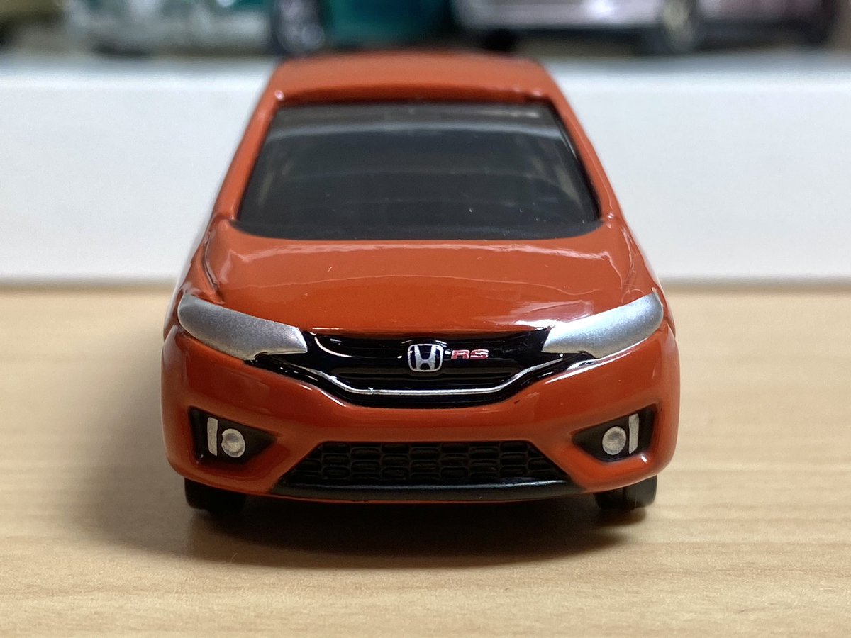 トミカコレクション トミカ ホンダ フィット Honda フィット 現行型ヴェゼルのベース車となっているfit3 グリルやリアにエンブレムがあるようにグレードはrsがベースになっています この色は正直街中であまり見ないのでブラックやホワイトにして トミカコレクション トミカ ホンダ フィット Honda フィット 現行型ヴェゼルのベース車となっているfit3 グリルやリアにエンブレムがあるようにグレードはrsがベースになっています この色は正直街中であまり見ないのでブラックやホワイトにして