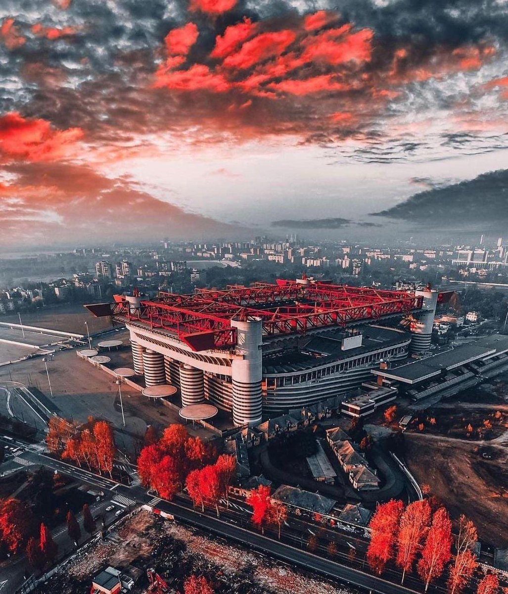 thecasualultra's tweet photo. San Siro 🇮🇹 https://t.co/zxAkdbnRKw