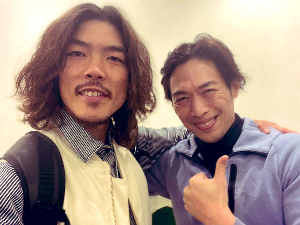 KenYamamoto7's tweet photo. 夜叉坊が試合の色々な話と施術を受けにやってきた。弟みたいなもんで可愛いもんだ。修斗の試合の反省となんでチャンスに畳み込めなかったのか等など考えたようだったよ。ただ奴はもう次に使って眼を向いているし次の試合は安心して下さいと力強く言っていた。信じたいね！皆も夜叉坊に力を送ったってね https://t.co/SbcSpm5ASo
