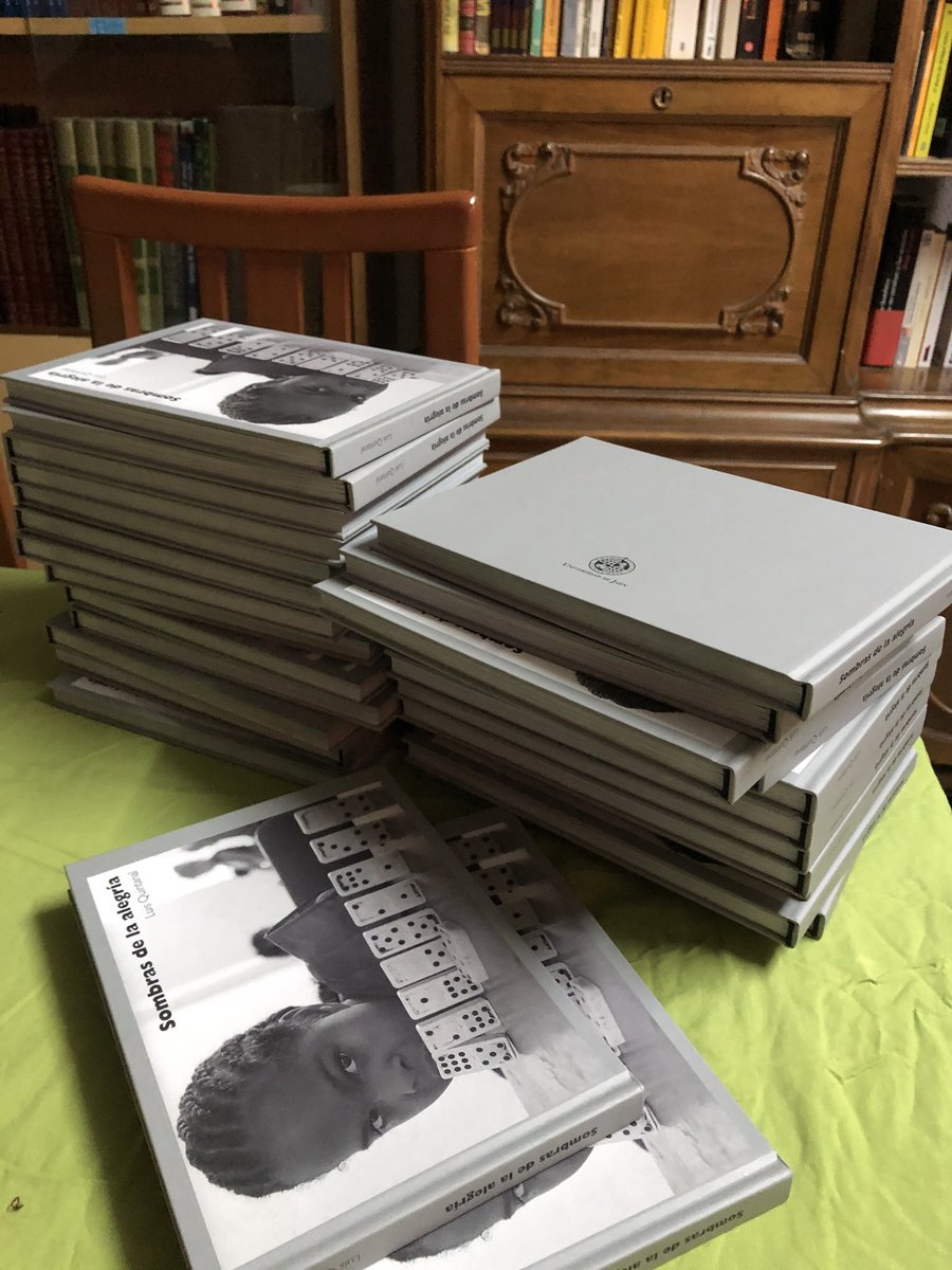 Un visitante inesperado, pero muy ameno, nos ha dado las herramientas necesarias para seguir sacándole el máximo provecho a nuestra biblioteca comunitaria. Gracias, Abel. Estaremos informando próximamente sobre eventos literarios.