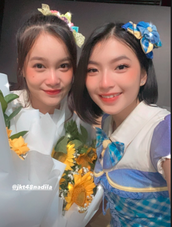 Rheena2112's tweet photo. Makasih kak @Nadila_JKT48 udah ajak ci @S_GraciaJKT48 dlm special shownya.
Happy Graduation Nadila si gitaris kidal JKT48, semoga diluar sana bisa menemukan impian-impian yang lebih besar lagi โค๏ธ
#JKT48NadilaGradSpecial #SBgN https://t.co/mY28JH5VbS