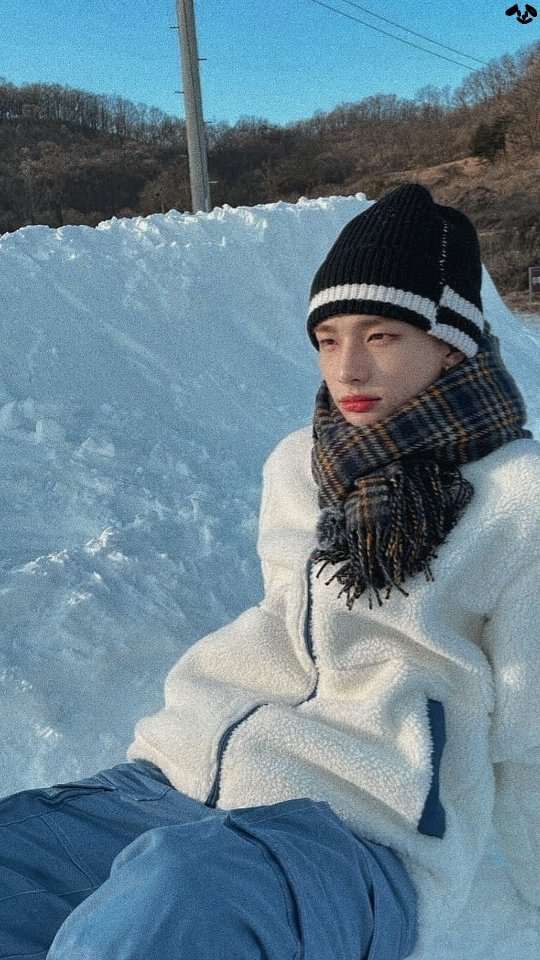 04_cjx's tweet photo. Hyunjin's Winter❄️
#황현진 #현진 #Hyunjin #hyujin #starykids #skz #StrayKids #Straykidswallpaper https://t.co/j4jc4LgKZc