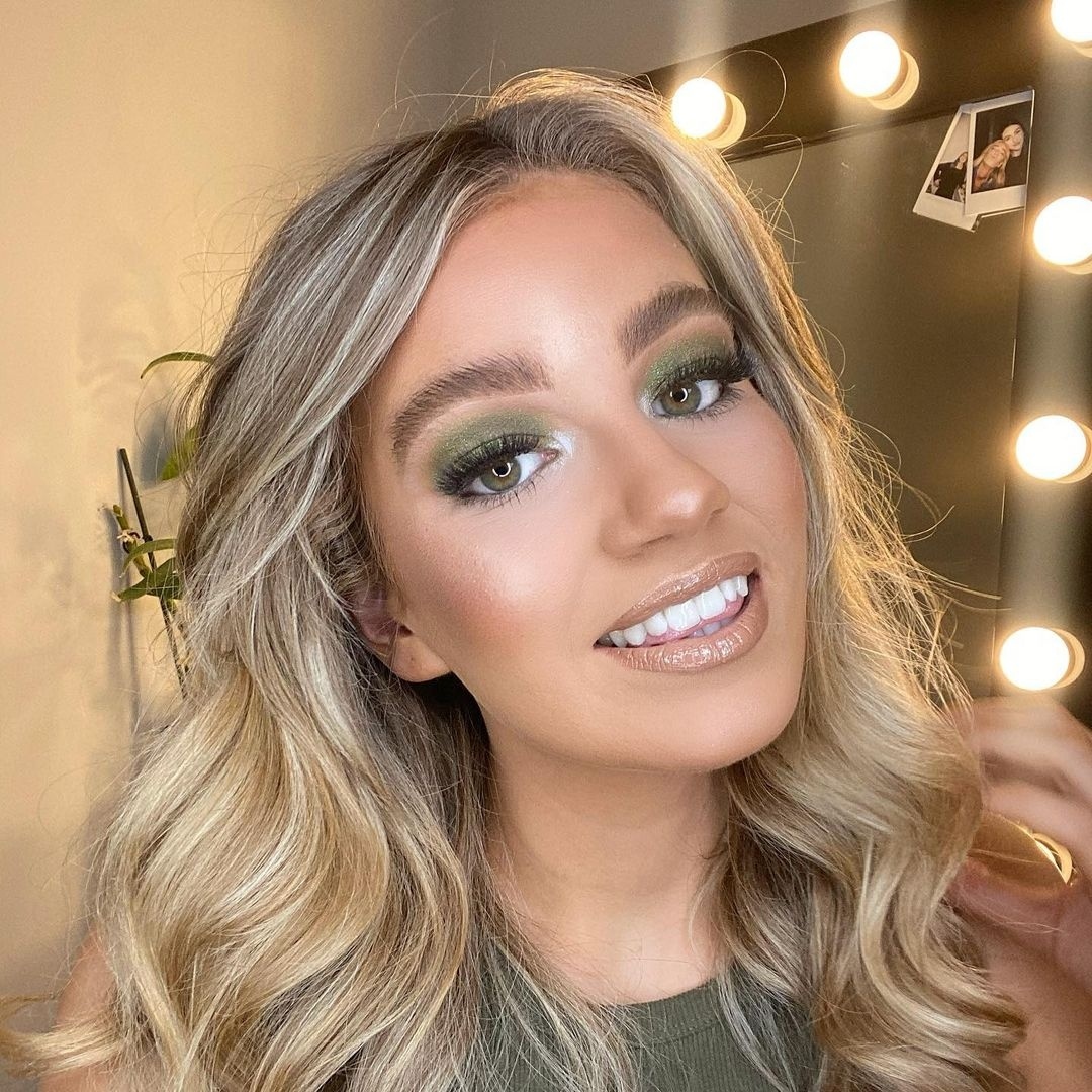 EyeCandyUK_'s tweet photo. @makeupbylivvyt is absolute goals ✌️ Livvy wears our Signature lashes in style 'Skye' for perfect drama 🤎 https://t.co/WZ1Mxh7oJn