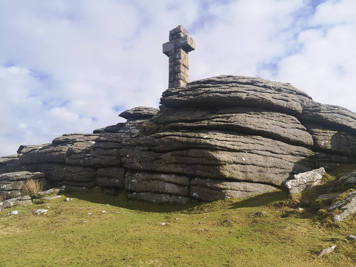 Up at the top of Brat Tor, Widgery Cross looks out over the edge of the moor. You can see it from the main road and it calls to me every time I pass. It was put up to commemorate Queen Victoria's Golden Jubilee apparantly so not of any great age compared to some Dartmoor crosses.