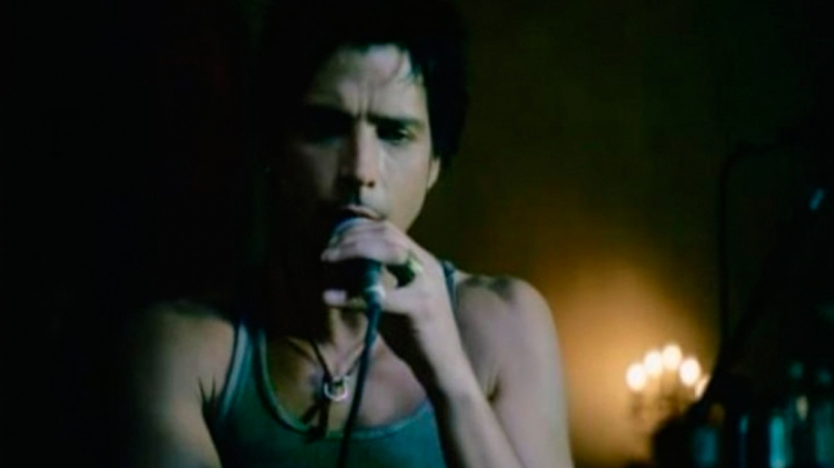 QRPoficial's tweet image. 18 años del gran éxito de Chris Cornell con Audioslave: ‘Like A Stone’ bit.ly/2Rdupg8