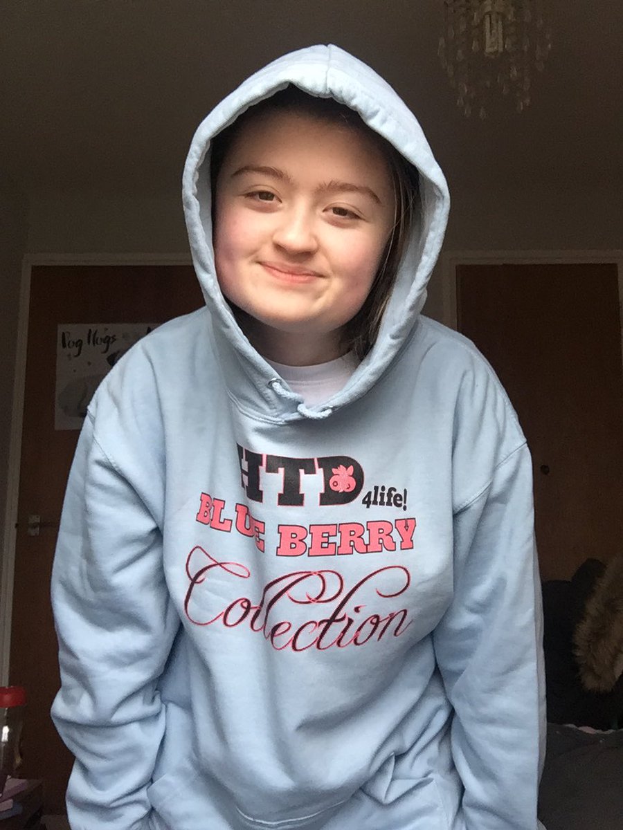 Georgiatodd22's tweet photo. @huntingthedead &amp; @AliciaHTD here’s some selfies of the new Blueberry Merch!! 💙🍇☺️ #htdforlife #htdfan #htdmerch #blueberry #selfies #blueberry4life https://t.co/IID4XFfXGI
