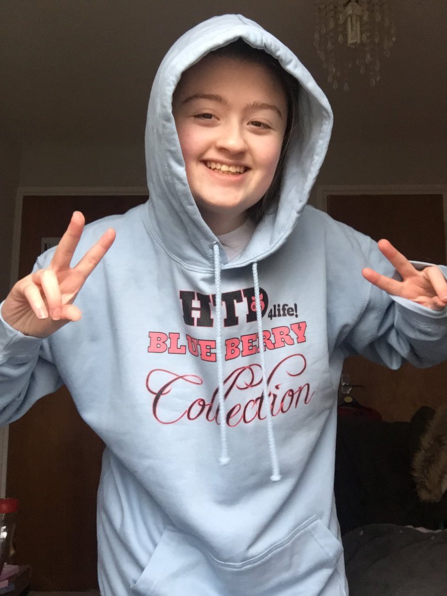 Georgiatodd22's tweet photo. @huntingthedead &amp; @AliciaHTD here’s some selfies of the new Blueberry Merch!! 💙🍇☺️ #htdforlife #htdfan #htdmerch #blueberry #selfies #blueberry4life https://t.co/IID4XFfXGI
