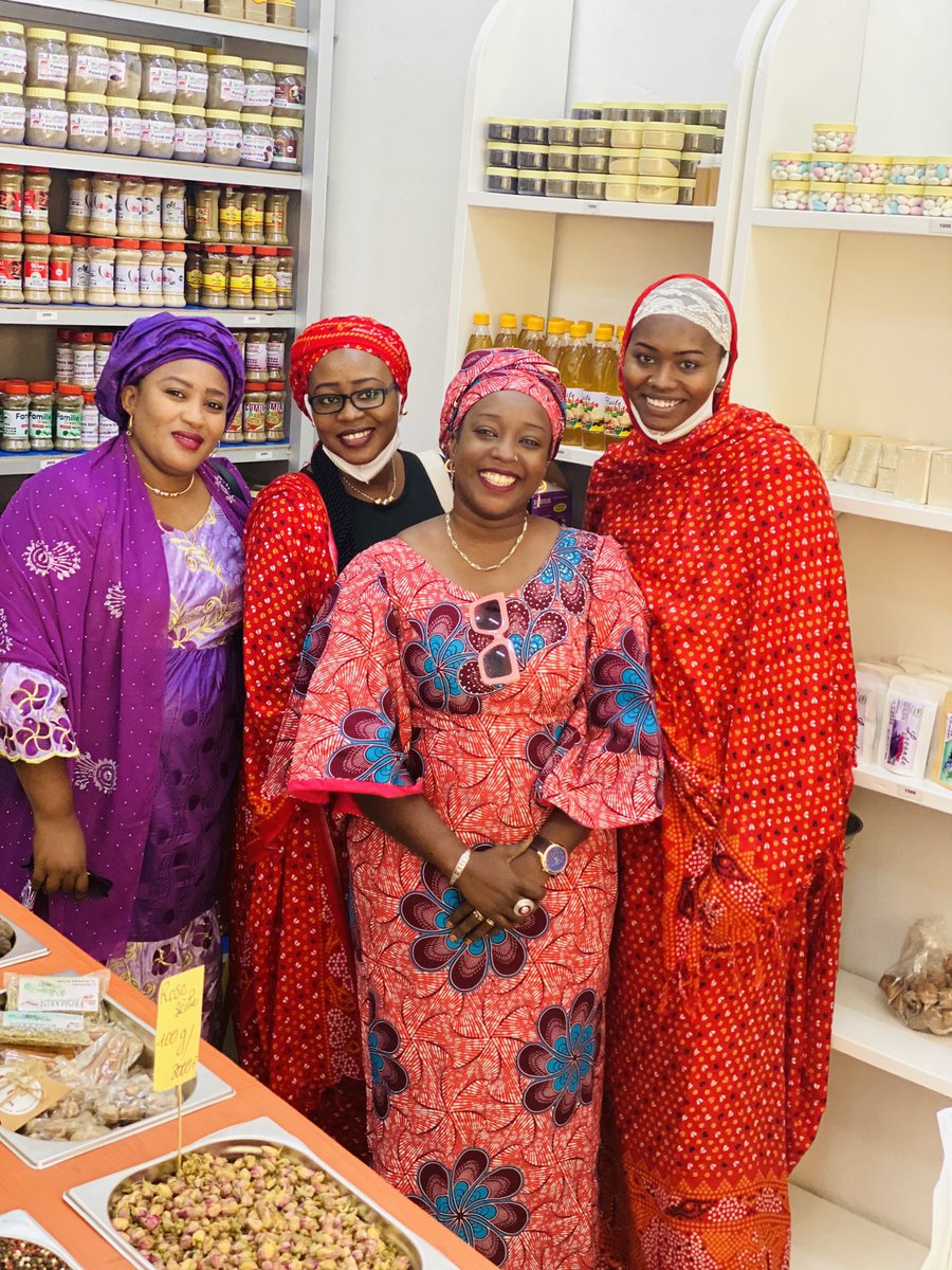 rhassila's tweet photo. C’est ouvert. Nous y sommes jusqu’à 20:00. @EpicesLa 
Alors venez découvrir les merveilles de notre Épicerie-Confiseries. 
Nos femmes sont battantes et font de l’excellent boulot. 
#familytekoh
#Yajitekoh
#dougoutekoh
#gateaukoh 
#proudfamily https://t.co/wgMoMkV4rl