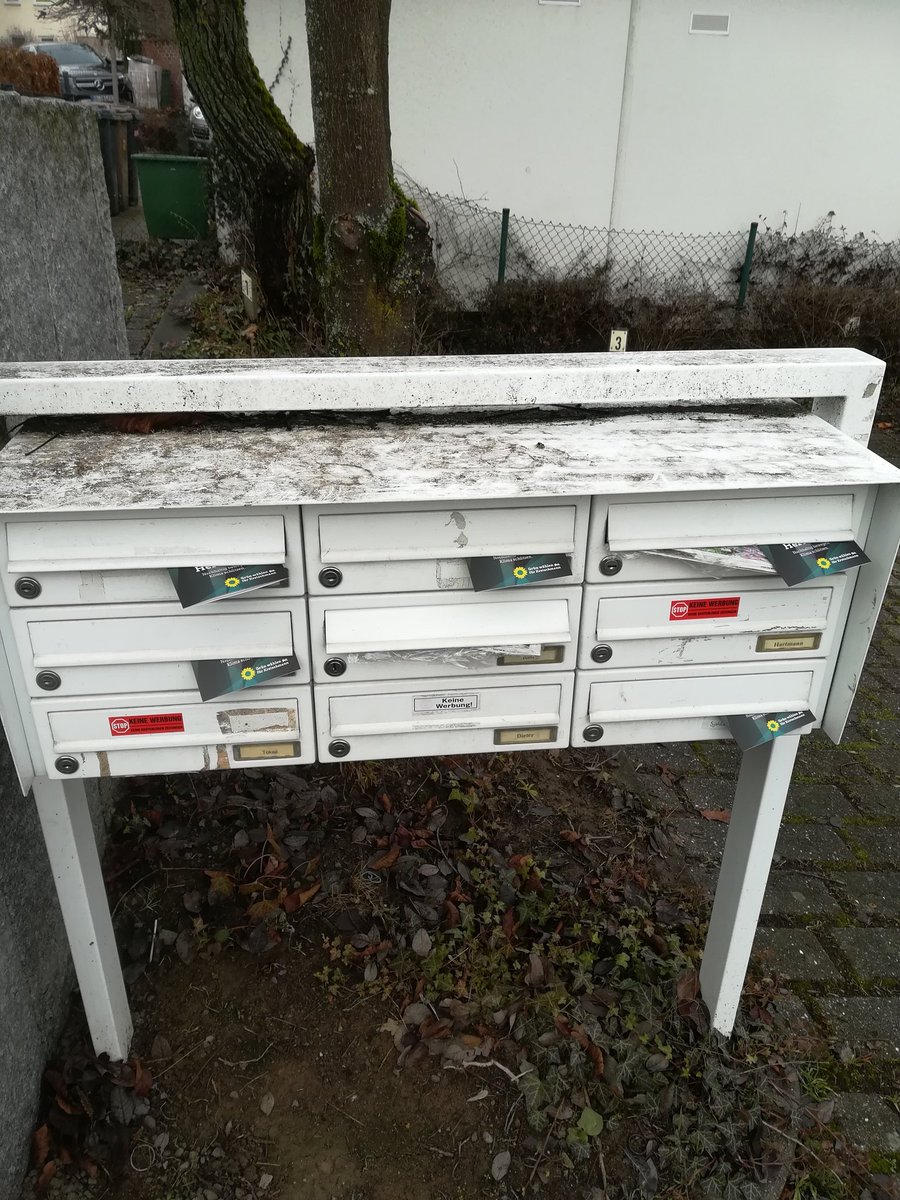 gruenestuttgart's tweet photo. Auch in #Stuttgart #Vaihingen werden Flyer für @WinneHermann und #VierfürStuttgart #ltwbw21 verteilt #gruenestuttgart #Dachswald Vielen Dank @cabunibn #FlyerDay #ltwbw https://t.co/ck1GyAJXuG