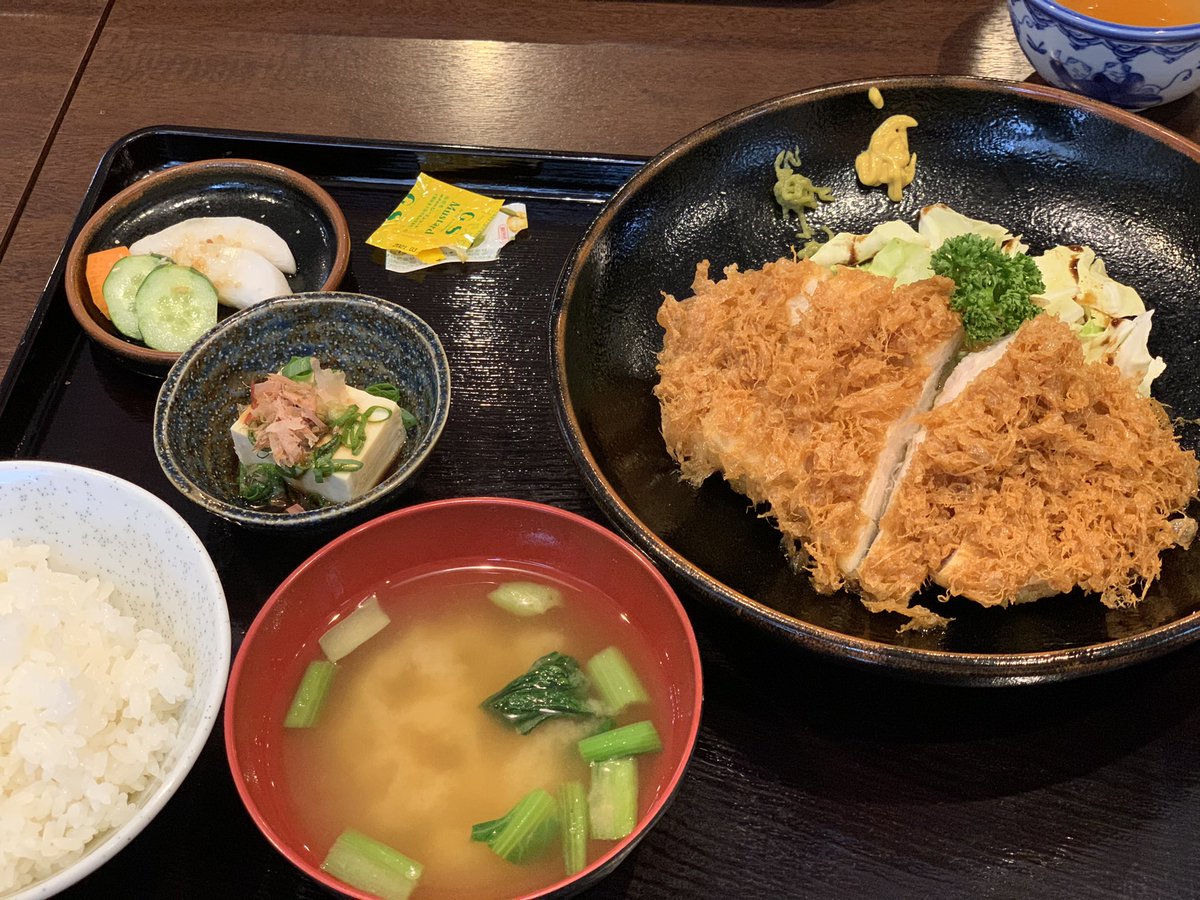 なおや チキン南蛮発祥の 直ちゃん を 食べに延岡まで行ってきました 通常のチキン南蛮と違って タルタルをかけない 衣が柔らかく甘酢を吸いやすい これで甘酢が引き立ってめちゃくちゃ旨かった めちゃくちゃ旨かった めちゃくちゃ旨かった なおや チキン南蛮発祥の 直ちゃん を 食べに延岡まで行ってきました 通常のチキン南蛮と違って タルタルをかけない 衣が柔らかく甘酢を吸いやすい これで甘酢が引き立ってめちゃくちゃ旨かった めちゃくちゃ旨かった めちゃくちゃ旨かった