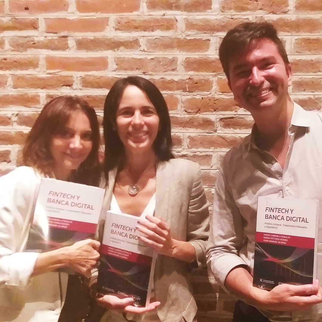 #fintech Las caras detrás de la obra.  Esperando que con ella podamos ayudar a construir y reinventar a partir de conceptos nuevos que ayudan a hacer crecer un país.  Disfruten.  <a href="/TRLaLey/">TR La Ley</a> <a href="/ScarsoJuan/">JM</a> y Vicky Romeo 💯🥂. pasamos link de venta!! 
 pic.x.com/xpWDPYQIIn