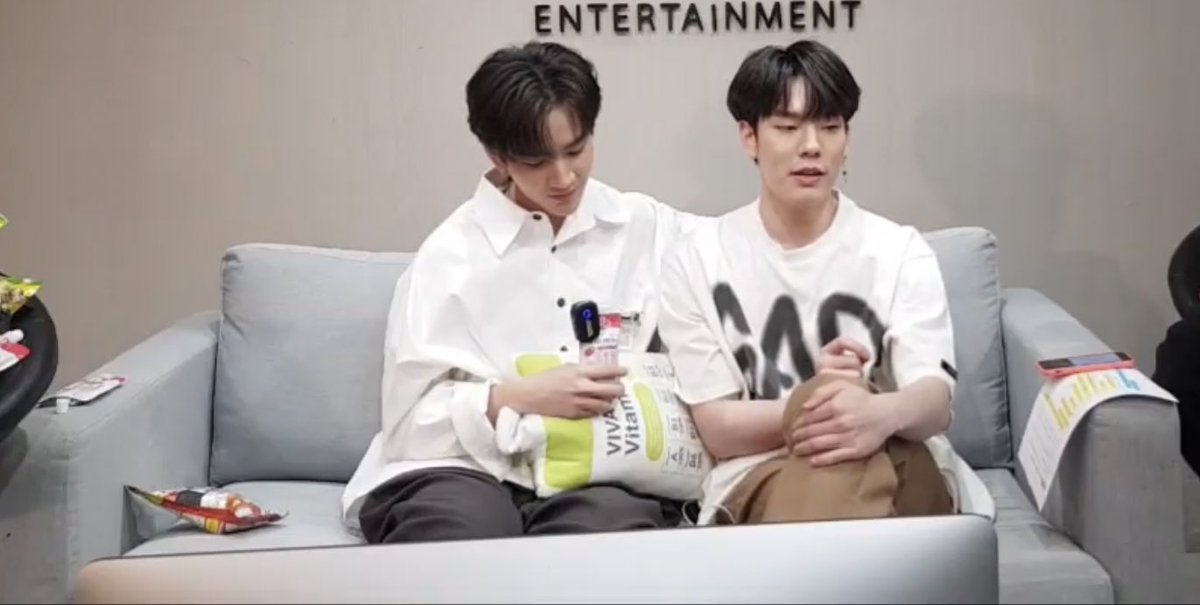 skyployy's tweet image. ดูจากพื้นที่ที่นั่งมันก็กว้างพอสมควรนะ ห่างกันไม่ได้เลยงี้
#ขยี้ซีนกับคิมคอป