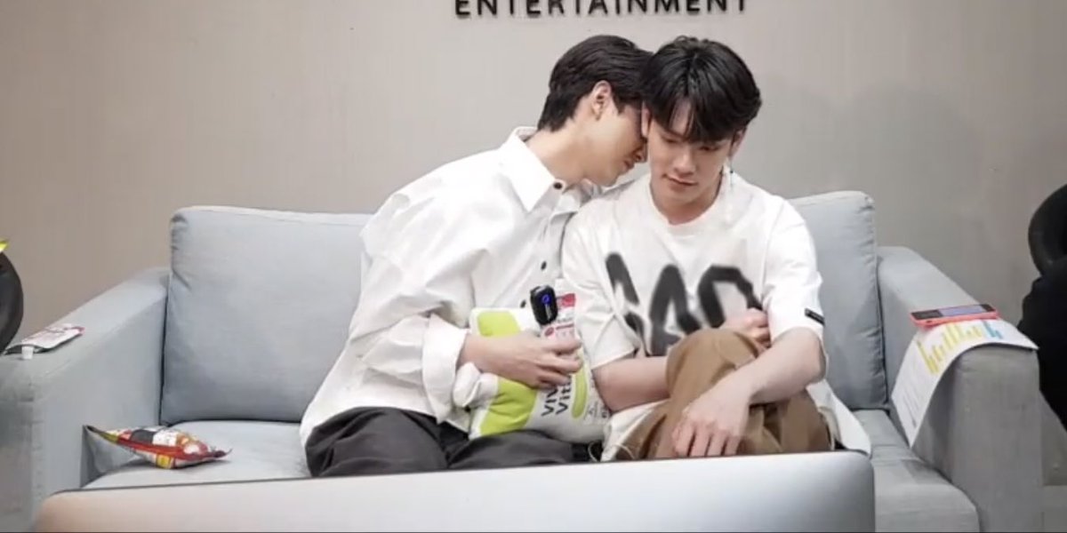 skyployy's tweet image. ดูจากพื้นที่ที่นั่งมันก็กว้างพอสมควรนะ ห่างกันไม่ได้เลยงี้
#ขยี้ซีนกับคิมคอป