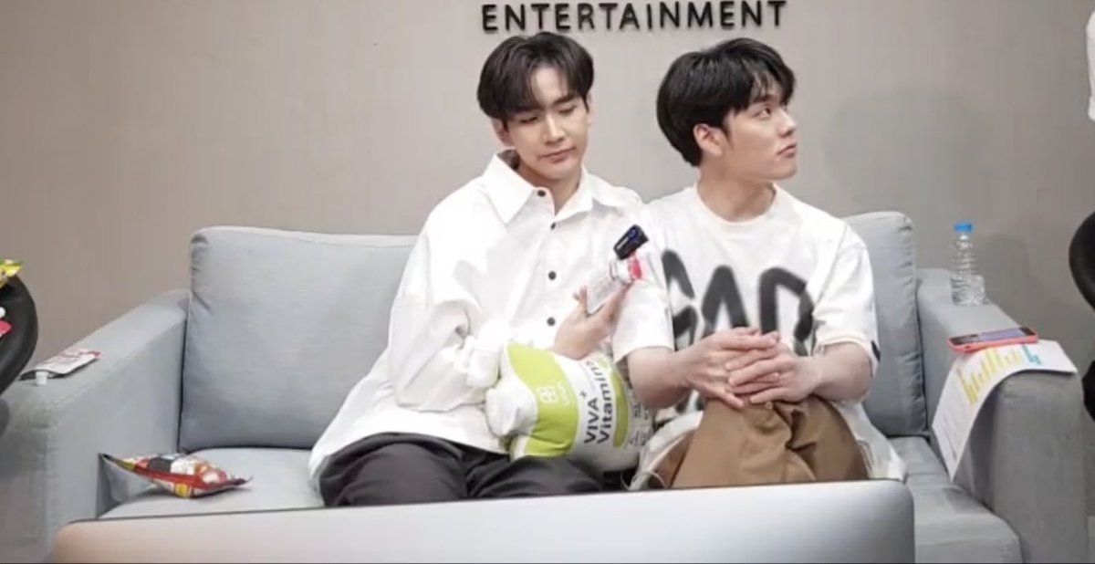 skyployy's tweet image. ดูจากพื้นที่ที่นั่งมันก็กว้างพอสมควรนะ ห่างกันไม่ได้เลยงี้
#ขยี้ซีนกับคิมคอป