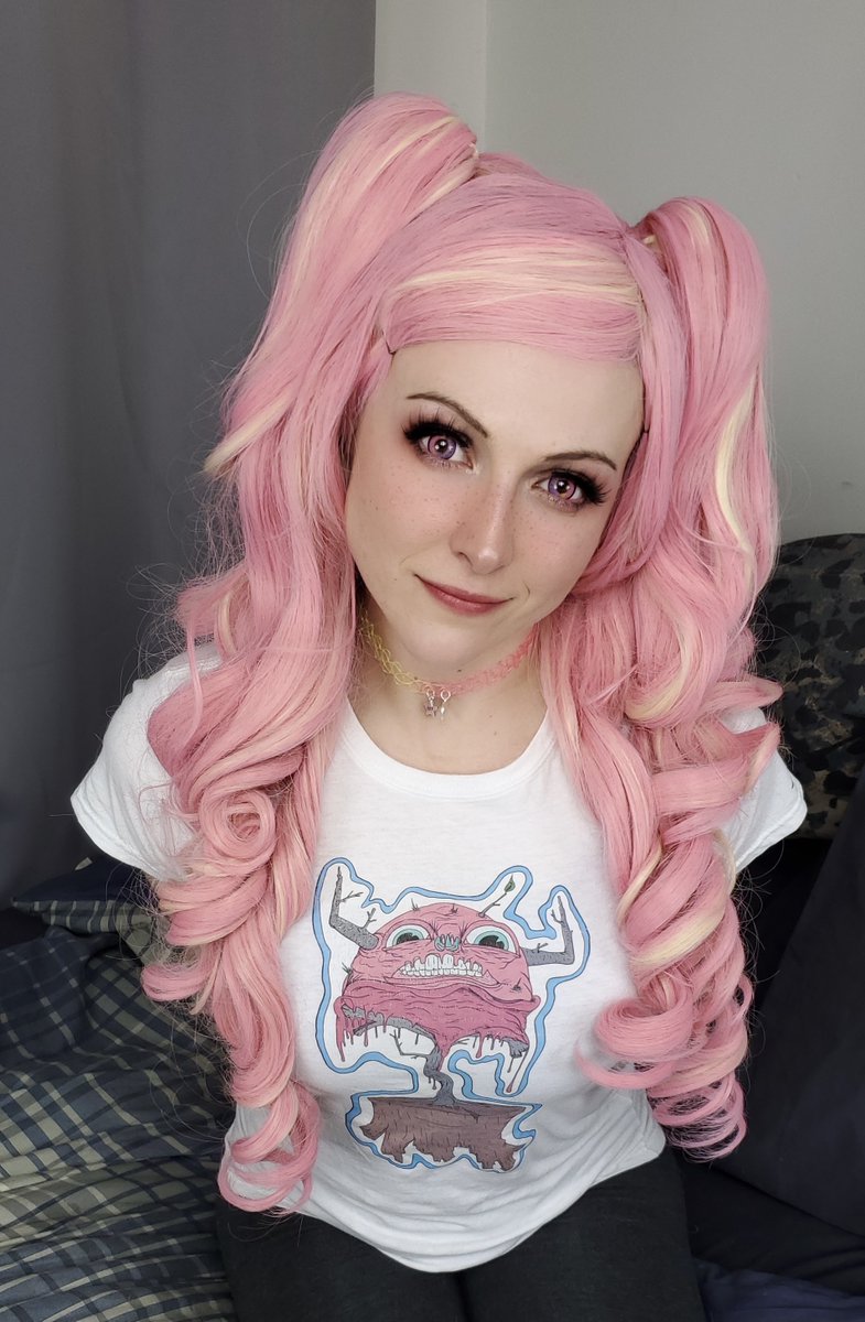 CuteFluence's tweet photo. I would like to thank @endstart101 for this awesome shirt! <3 Check out his awesome art @endstart101 on Instagram and EndStart on Facebook. 

If you’re interested in an awesome shirt like this one, just send him a PM :3 #endstart #endstart101 #endstartart #thankyou #tshirt #Pink https://t.co/AX2xH9kBgD
