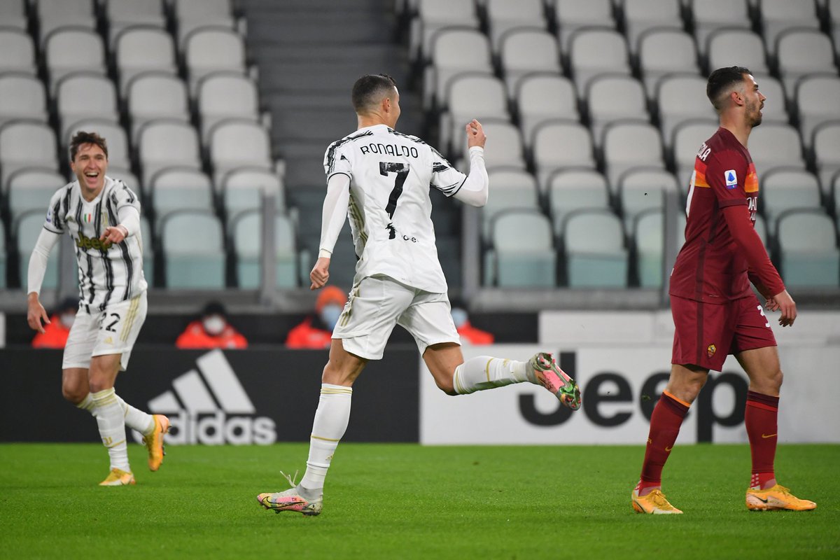 futraiz_fc's tweet photo. Cristiano Ronaldo antes de completar 30 anos: 463 gols em 718 jogos

Cristiano Ronaldo desde os 30 anos: 300 gols em 326 jogos

Uma máquina! https://t.co/PPtQVwvfRm