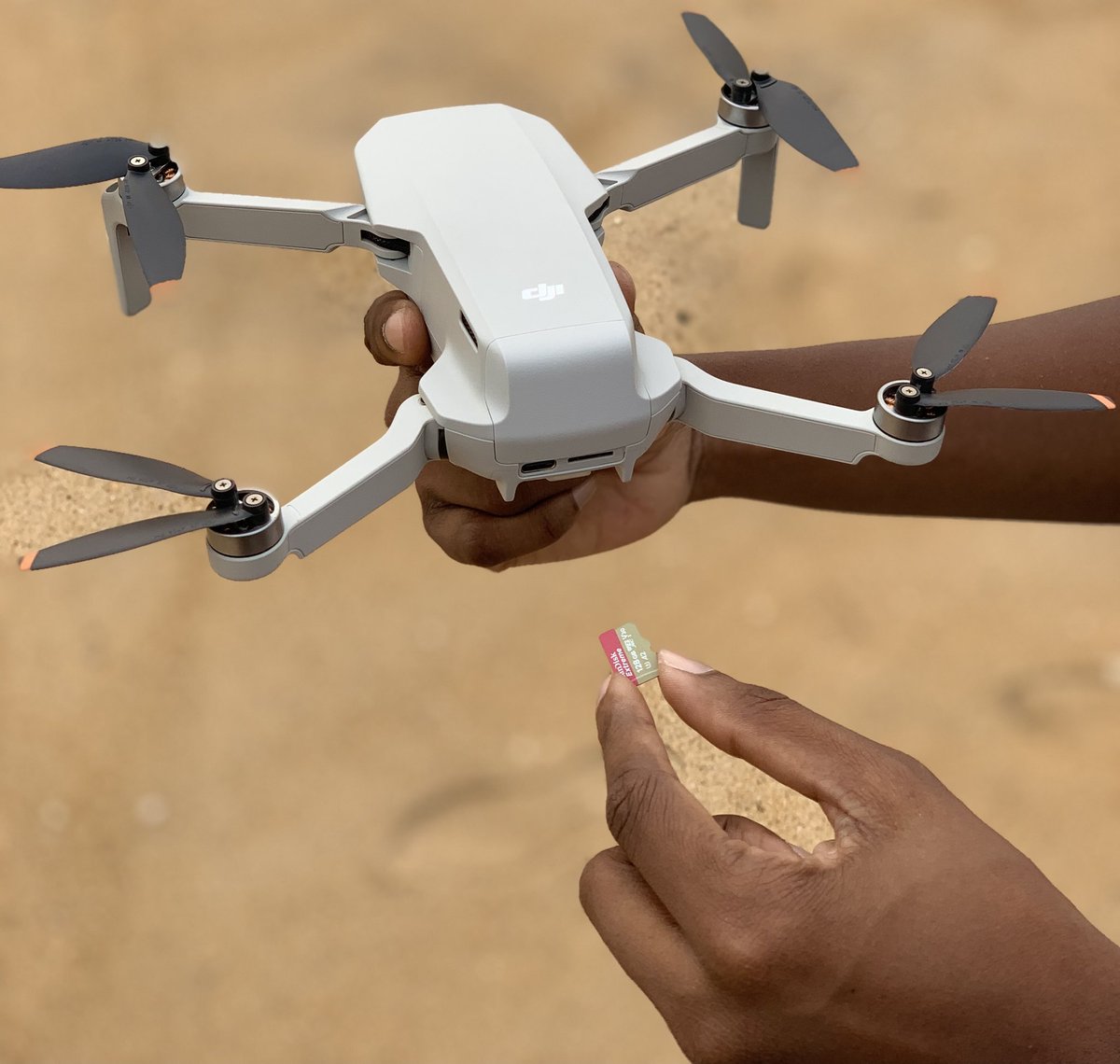 "Il n'y a aucune image d'Africains sur internet" est maintenant en train de télécharger des images africaines, authentiques, gratuites, libres de droits et de haute qualité sur Iwaria.com🤩😂

_
Des 📸 de #drone débarquent sur la plateforme😍
#Iwariapic #FreeDownload