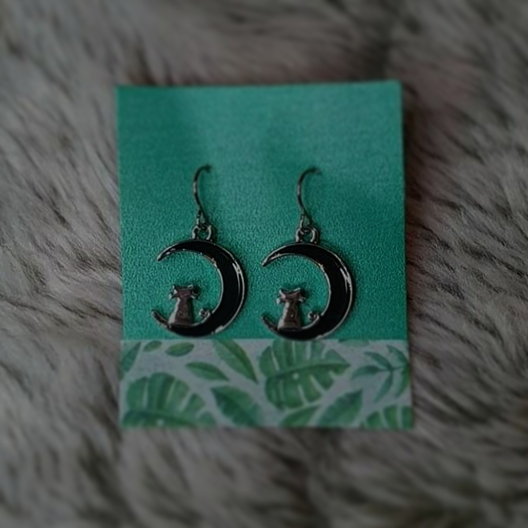 Hey ! I make handmade earrings and wire-wrapped rings 💗

A RT, Fav or shop visit would really help me out! 🌟

etsy.com/uk/shop/ethere…

#smallbusiness #etsy