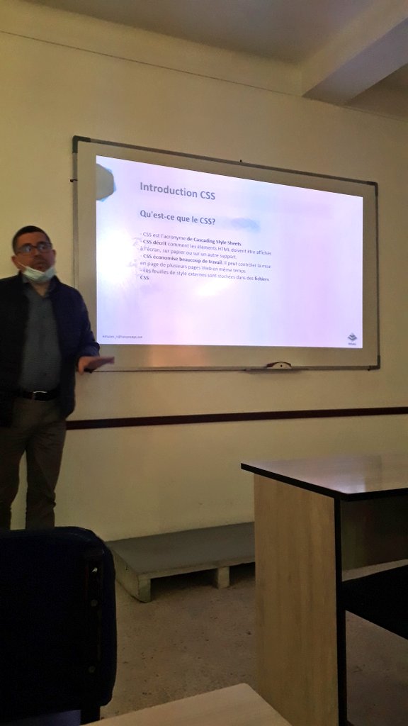 Partoflight1's tweet photo. Cours sur le #WebDevelopemnt #HTML #CSS présenté par monsieur @karimz dans le cadre de la formation en Bachelor digital Business a l'@INSAGAlgerie en partenariat avec l'@EFAP_ 
Cours trés intéressant et enrichissant ! 
#BDB #Alger #Paris https://t.co/pWDVpIFavc