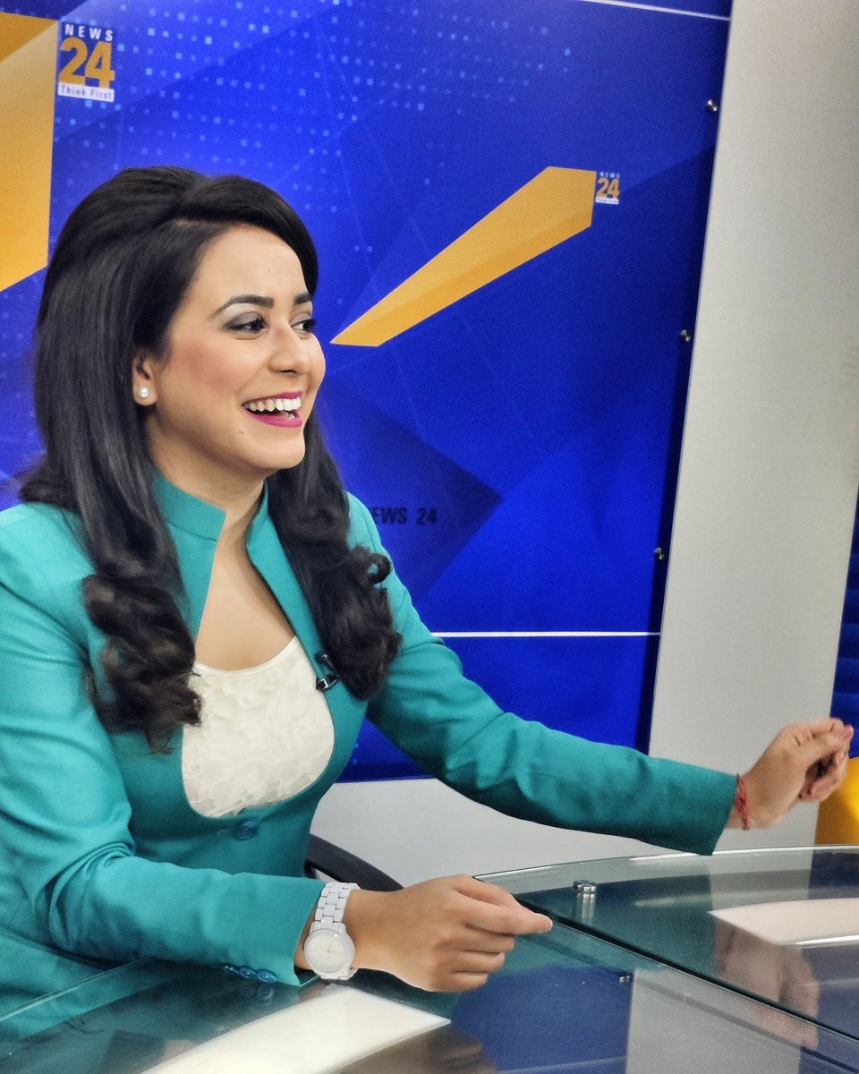 _poojaLive's tweet photo. Smile like you mean it.
~ always 🤍
#studioclick #candidshot #Saturday https://t.co/EwCEH2N60q