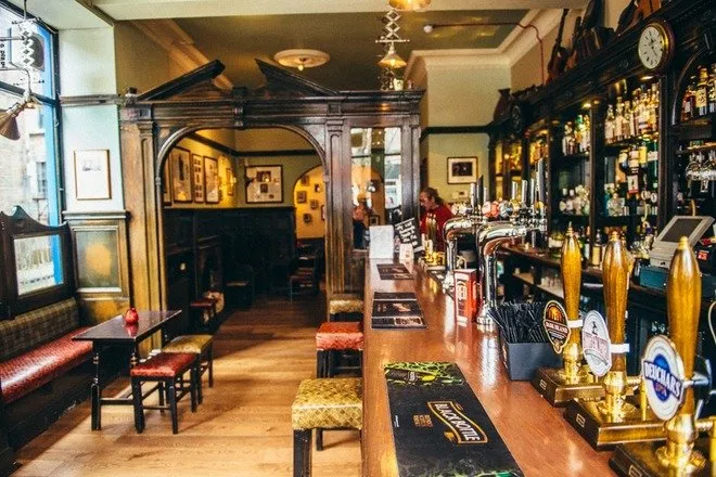 Thirstybooks's tweet photo. ADVANCE NOTICE FOR TWO-DOSE VACCINATED DRINKERS: :
You are all allowed to meet in the Vaccination Arm (yes, singular), which is Sandy's Bells/The Forresthill Bar renamed, from 1st May. See you there.
#barfly #sandybells #folkmusic #pubs #barstool https://t.co/jNmZyvtykT