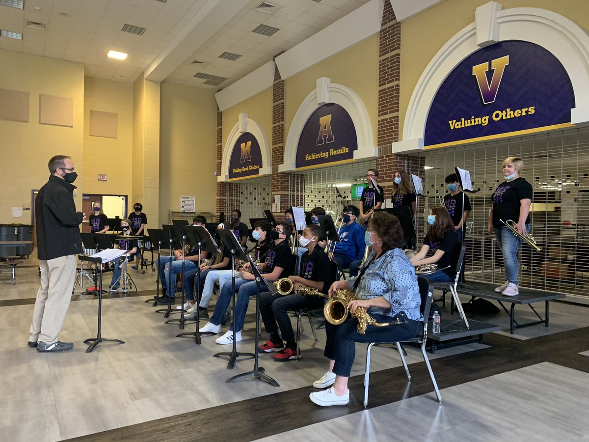 This morning,  Mr. @Paulbrodt gave an AWESOME clinic to the MRJH Jazz All Stars. The students played well and they learned a lot from Mr. Brodt’s expertise. Kudos to all involved! #MRJHMavs #Jazz #education #jazzeducation @katyisd @KatyISDFineArts