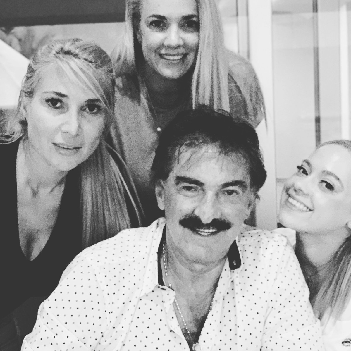 slavolpe's tweet photo. Feliz cumple Pa !!! @RicardoLaVolpeG gracias por siempre estar ahí, te adoro 😍 https://t.co/1A0N45BtIO