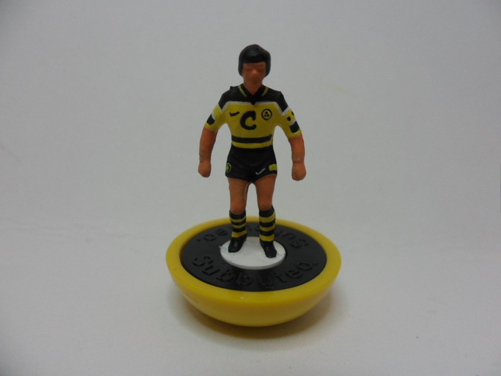 helcol123subbu1's tweet photo. A weekend break for the #subbuteo European tour and a trip to #Germany with a focus on #borussiadortmund and a range of kits from the #blackyellow bundesliga greats. #helcol123subbuteo #bundesliga #bvb #borussia #dortmund #bvbbuzz @blackyellow #bundesligaenglish @BorussenEdits https://t.co/o9LTNHsK7h