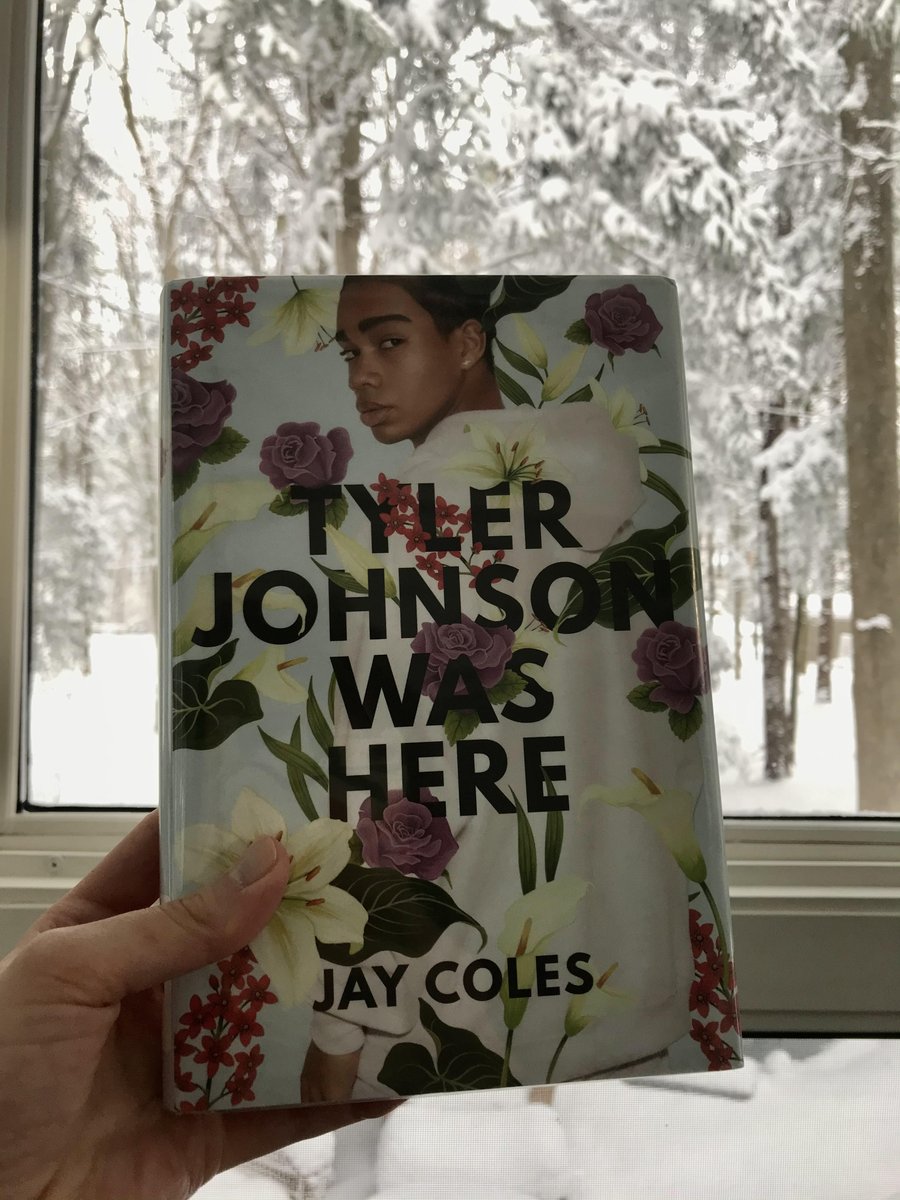 LibrarianWave's tweet photo. Snow and "Feels like 4°F" makes for the best excuse to procrastinate grad work and read https://t.co/JAKM1o9i5P