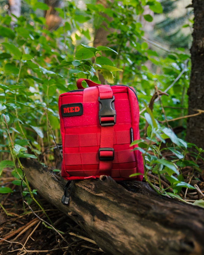 surviveware's tweet photo. When a First Aid Kit does the thinking for you, you can let yourself loose to enjoy the wonders of the backcountry- keep your Surviveware Large First Aid Kit within reach for absolute peace of mind.
📸 Connor Lau
#surviveware #camperliving #hiking #campinggear #campingtools https://t.co/waNnsian6d
