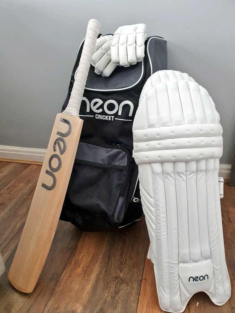 1stSlip's tweet image. Jim is absolutely buzzing with his new @NeonCricketUK kit. 😍😍😍
Bring on the Summer! @Oxoncb @SunningwellCC #SponsoredPlayer #GrassRoots #Summer21