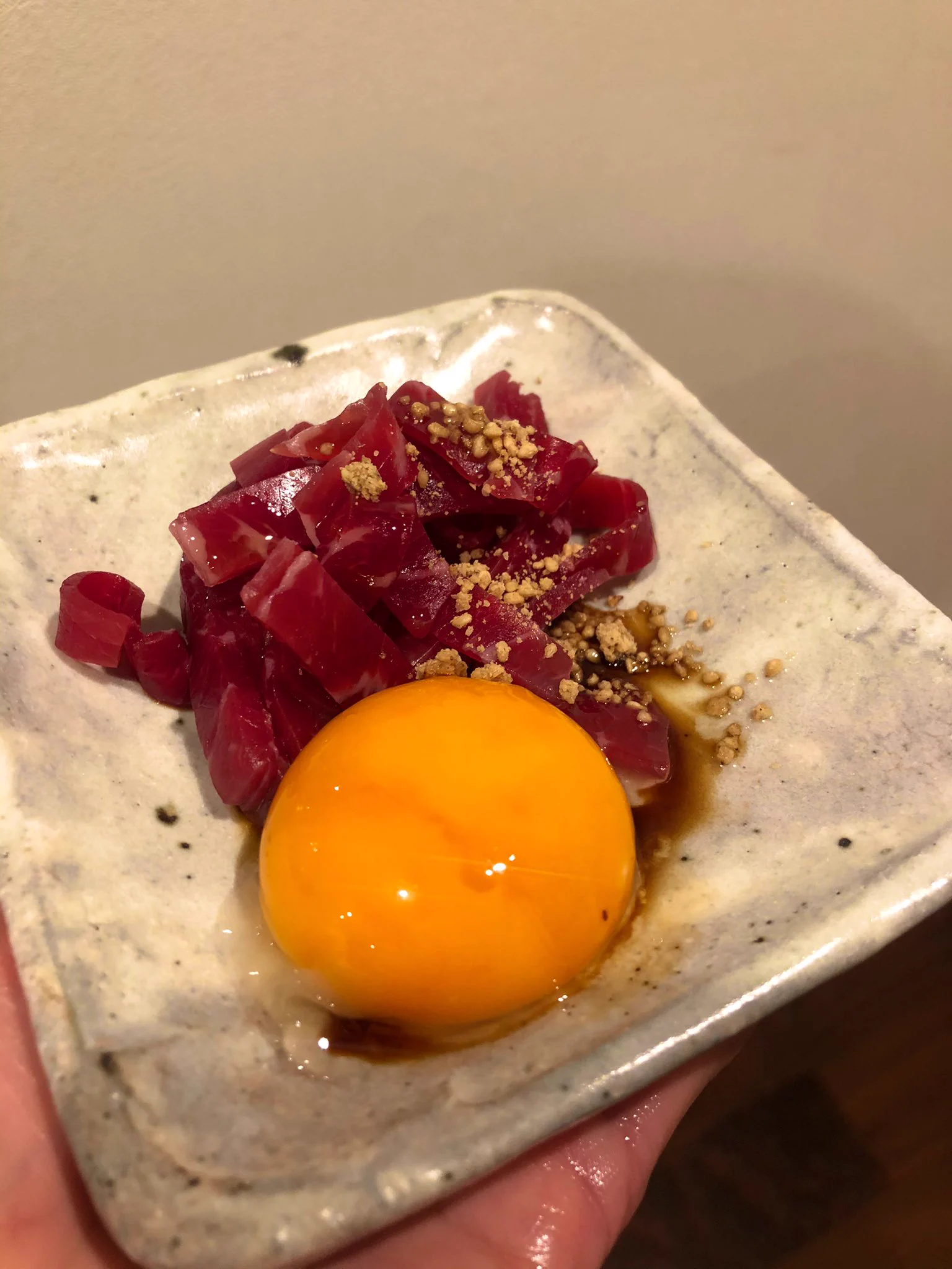 お酒好きの皆さんに朗報！「牛生ハム」が本当のユッケでおつまみに最適！