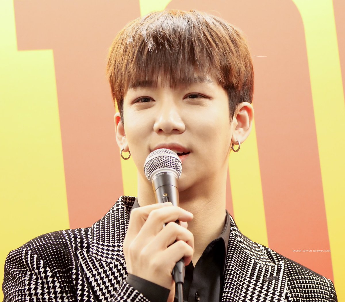 suhyun_k0101's tweet photo. 190205 TOWER RECORDS KYOTO
#스누퍼 #SNUPER #すぬぽ
#수현 #スヒョン #suhyun
#D188
@snuper6 @snuperofficial
@SNUPERJAPAN https://t.co/dlMiPFGEp0