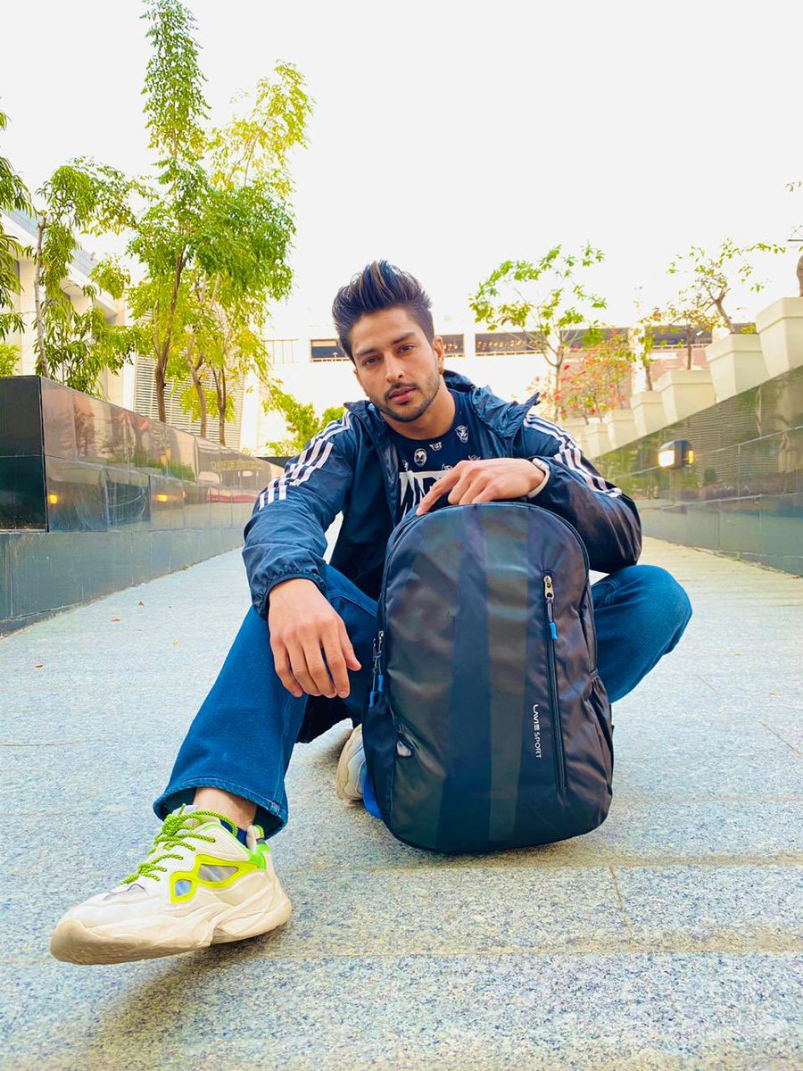 Our permanent companion striding through the roads making the journey worthwhile! 🛣️🎒
Tell us how are you spending your weekend?
-
Click this link to shop the trendy backpack at 60% discount amzn.to/3qt10NH
-
#swagitup #newstyles #2021ready #minimalism #minimalstyle