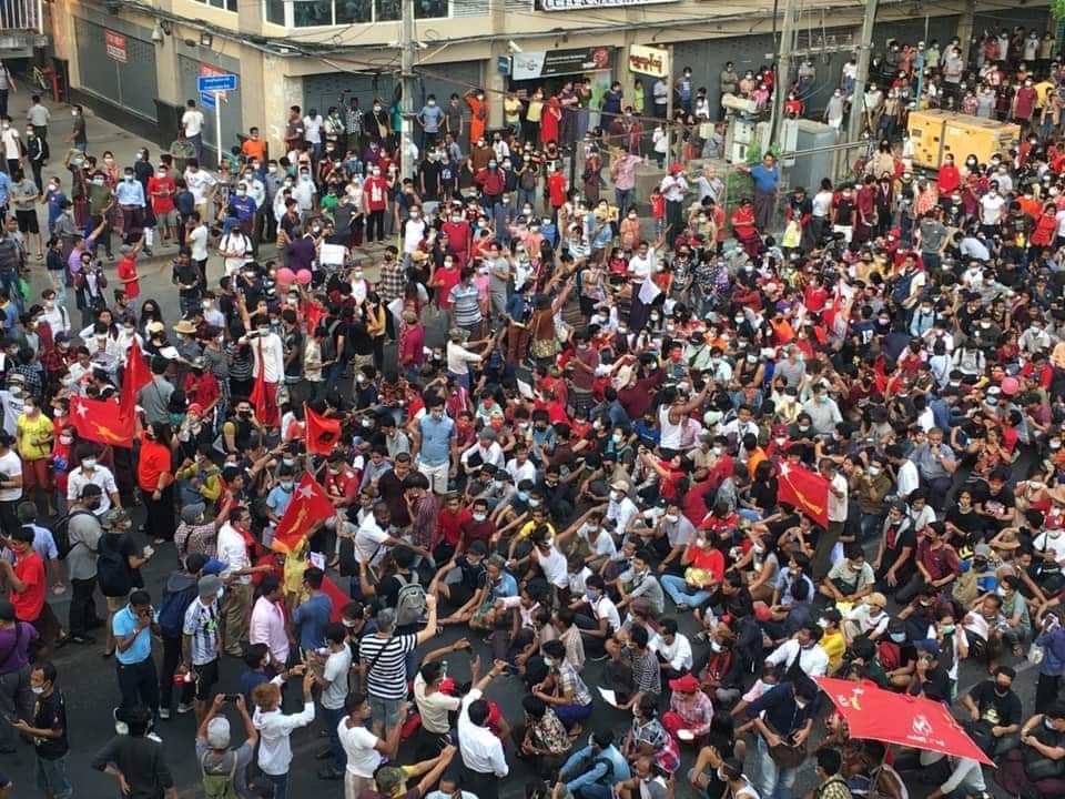 KoeeKoee2's tweet photo. People are asking for their democracy back, for the military to stop their coup. They need their futures back, they need their freedom.They have limited social media access, Internet outages and mobile phone networks are due to be cut for at least two days.
#HearTheVoiceOfMyanmar https://t.co/mwwA2lg64t