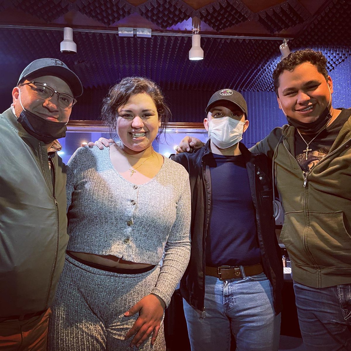 Todo lo que puedo decir es WOW. Fue un gran experiencia para mi y mi grupo para trabajamos con el gran talento <a href="/ponchobamboo/">Alfonso Herrera M.</a> . Para decir gracias nunca será suficiente 🙏🏽✨ #destinynavaira #lapreferida #voz #losnavaira #album2