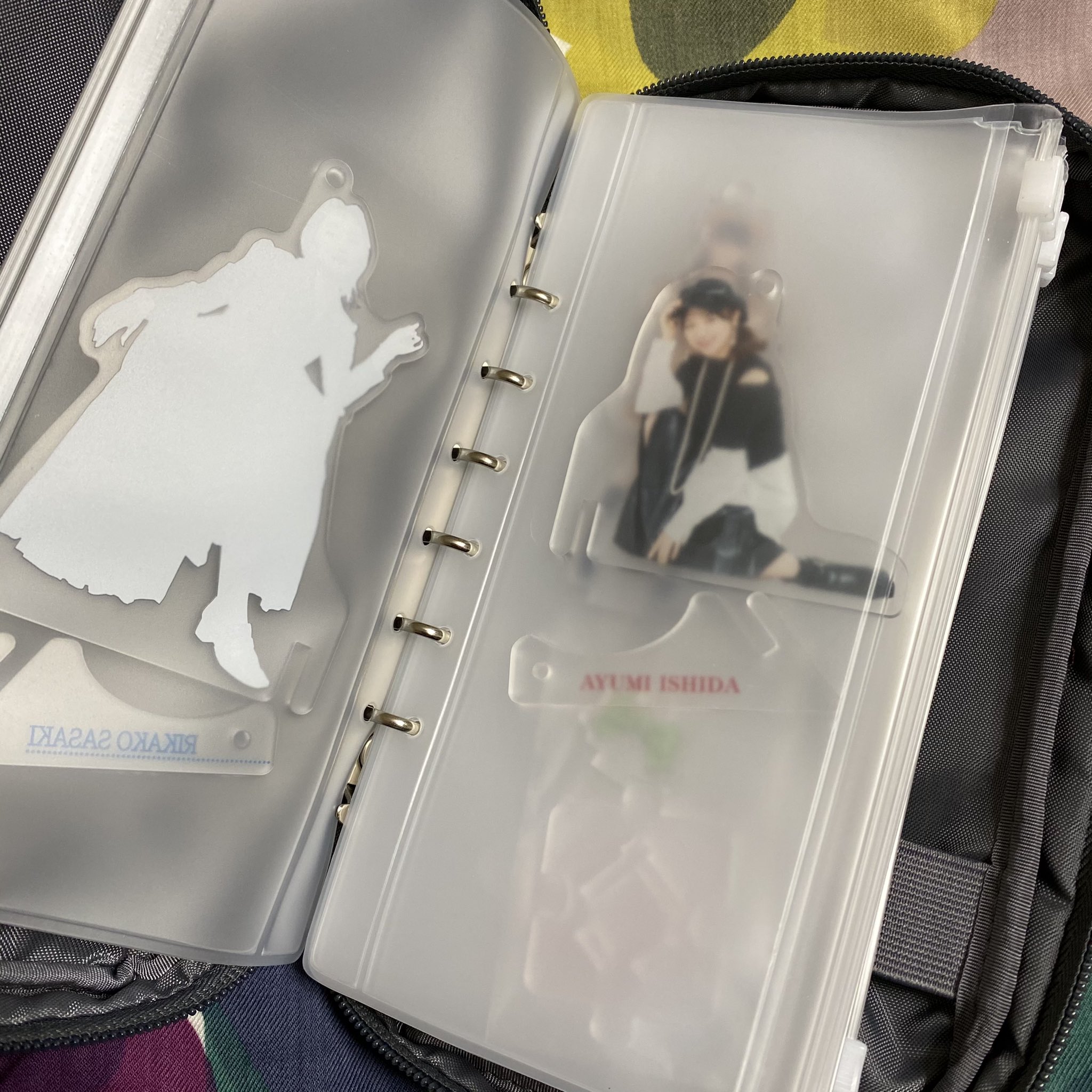 Sachi Youtubeでみつけたアクスタ収納方法 無印良品のパスポートケースを使って収納 持ち運びも便利になりそう 10枚が限界らしく わたしはとりあえず6枚入れてみました アクスタケース ハロプロ Helloproject ご飯ととるのがいいと聞きました