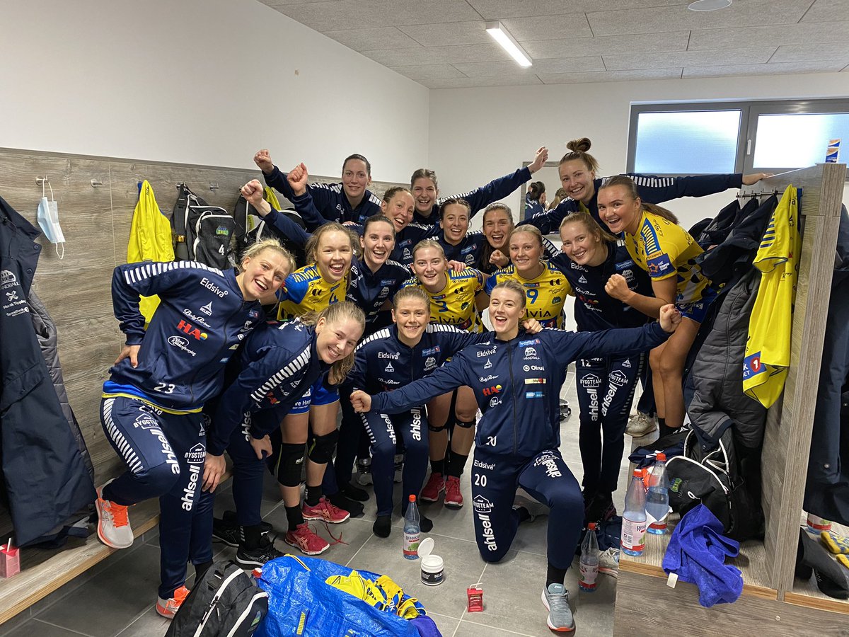 Vi vinner en tøff kamp mot Thüringer 32-30! 💛💙

Ny kamp allerede i morgen kl. 12.00 🤾🏻‍♀️