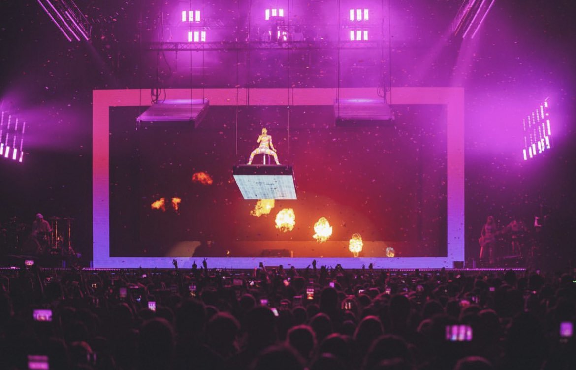 thrwbackhalsey's tweet photo. February 6 2020, @halsey took the Manic Tour to the WiZink Centre in Madrid, Spain. https://t.co/uanOwwmjgk