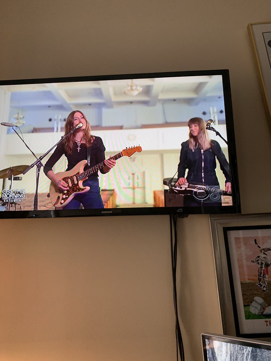 crhamil's tweet photo. Caught @LarkinPoe on CBS this morning! Love them! #larkinpoe #backdownsouth https://t.co/mT5HmoMYEI