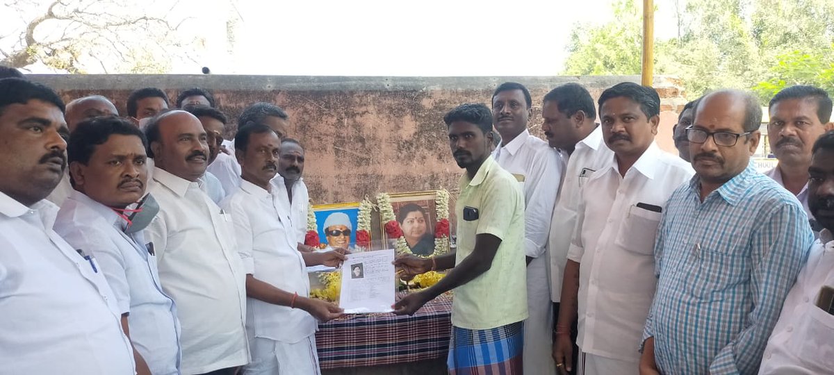 SevoorarAIADMK's tweet photo. ஆரணி தொகுதி மேற்கு ஆரணி ஒன்றியத்தில் உள்ள ஆகாரம், புங்கம்பாடி, ராமசாணிகுப்பம்,மேல்நகர் ஆகிய ஊராட்சிகளில் வசிக்கும் 42 இருளர் இன குடும்பங்களுக்கு ரூ.1.26 கோடி மதிப்பீட்டில்  தமிழக அரசின் பசுமை வீடு வழங்கும் திட்டம் மூலம் பயனாளிகளுக்கு வீடுகட்டும்  அரசாணையை இன்று  வழங்கினேன். https://t.co/yqXpJz2Vh7