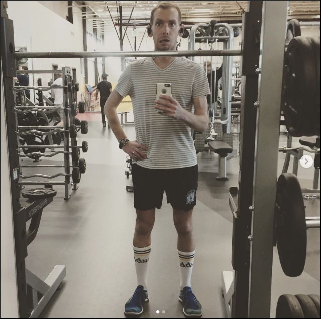 Runners have a nearly endless selection of exercises, routines, workouts, and classes to plan their strength training. But how can they decide how best to get stronger as a runner? buff.ly/3b9D4bx