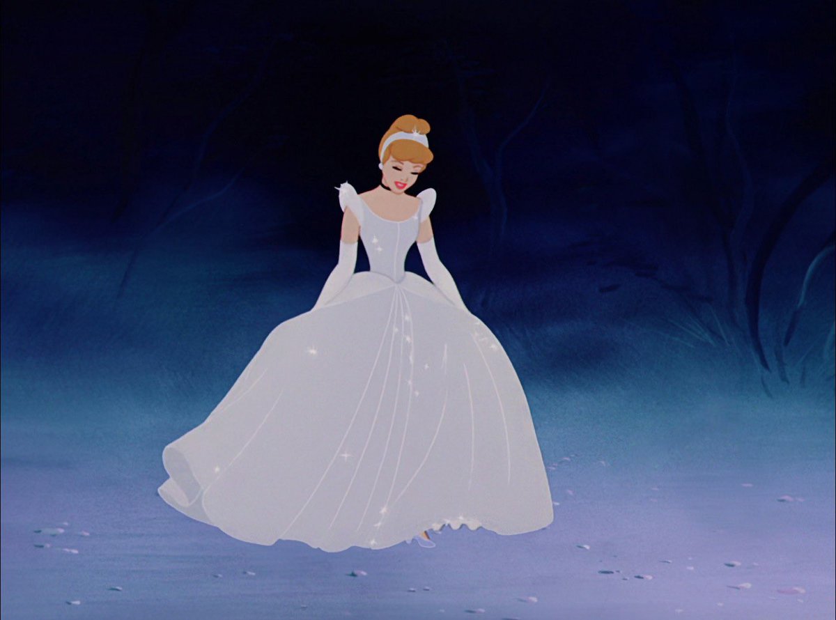 ArielqueenMimie's tweet photo. ใครเคยดูซินเดอเรล่า (Cinderella, 1950) บ้างคะ ✨ รู้สึกเหมือนกันไหมว่าดีไซน์ชุดของตัวละครมีเอกลักษณ์มากๆ 👗

เธรดนี้จะมาวิเคราะห์ “แฟชั่น” เสื้อผ้าหน้าผมไปจนถึงรองเท้าในอนิเมชั่นเรื่องนี้ให้ได้อ่านกันค่ะ 🤍 เป็นเธรดยาว/รูปเยอะนิดนึงนะคะ 💌 (1) https://t.co/1QMgh4LLnI