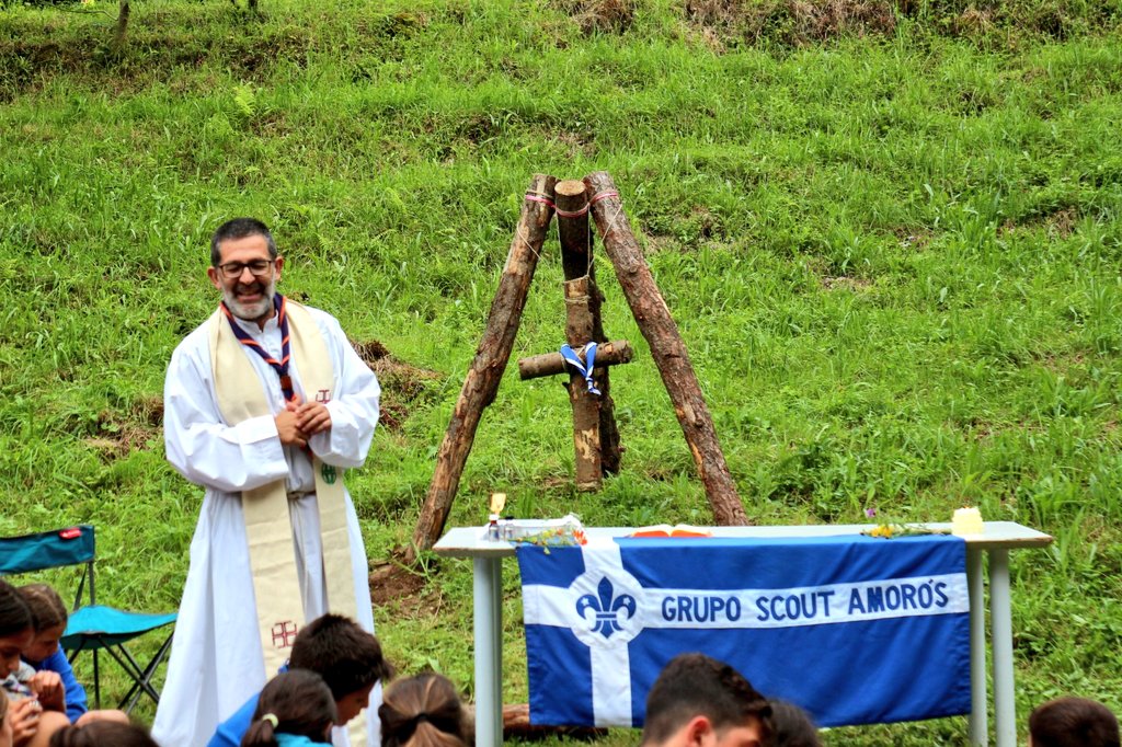 Qué día más triste es hoy para nuestro grupo. Aun así, nos sentimos inmensamente afortunados de haber podido compartir momentos únicos contigo y haber disfrutado de ti al máximo. 

Mandamos todo nuestro cariño a su familia, amigos y la comunidad jesuita. 

Descansa en paz amigo.