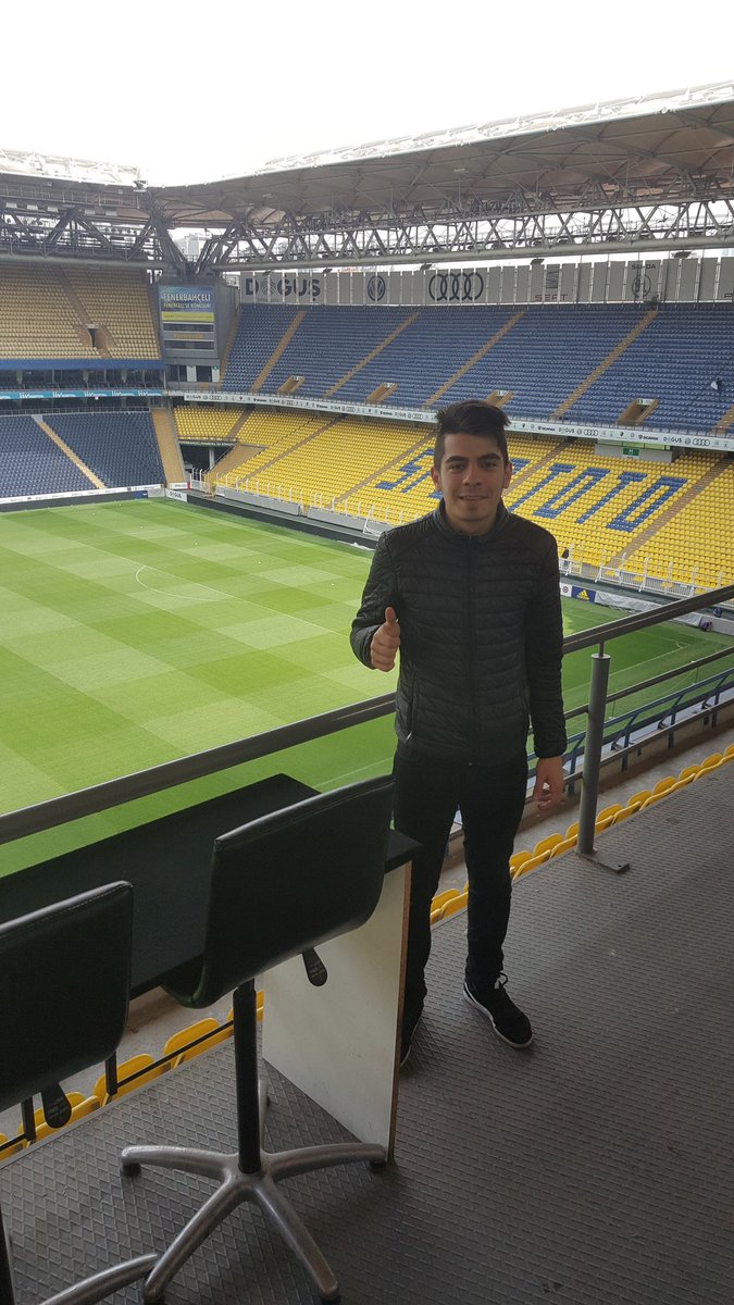 Cihannpolat's tweet photo. #BugünGünlerdenGALATASARAY💛❤
#FBvsGS https://t.co/P2ndR5fzOK