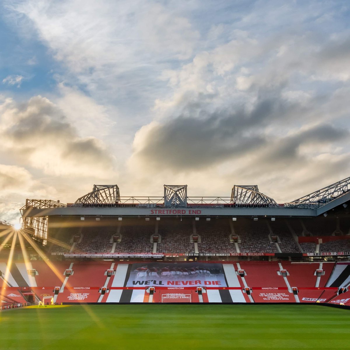 Stretford End Flags (@sef_mufc) on Twitter photo 
