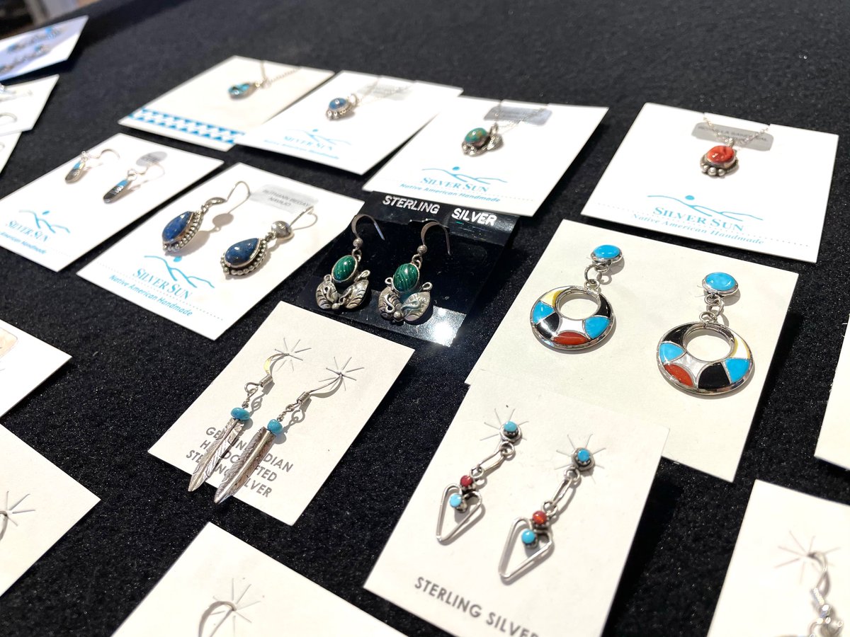 SamNobleMuseum's tweet photo. Valentineโs Day is just around the corner and Excavations, the museum store, has a variety of gifts that are perfect for your loved one!
#valentinesday #loudlocal #shopsmall #shoplocal #museumstore #keepitlocalok #norman https://t.co/1ZZQ9EF6LF