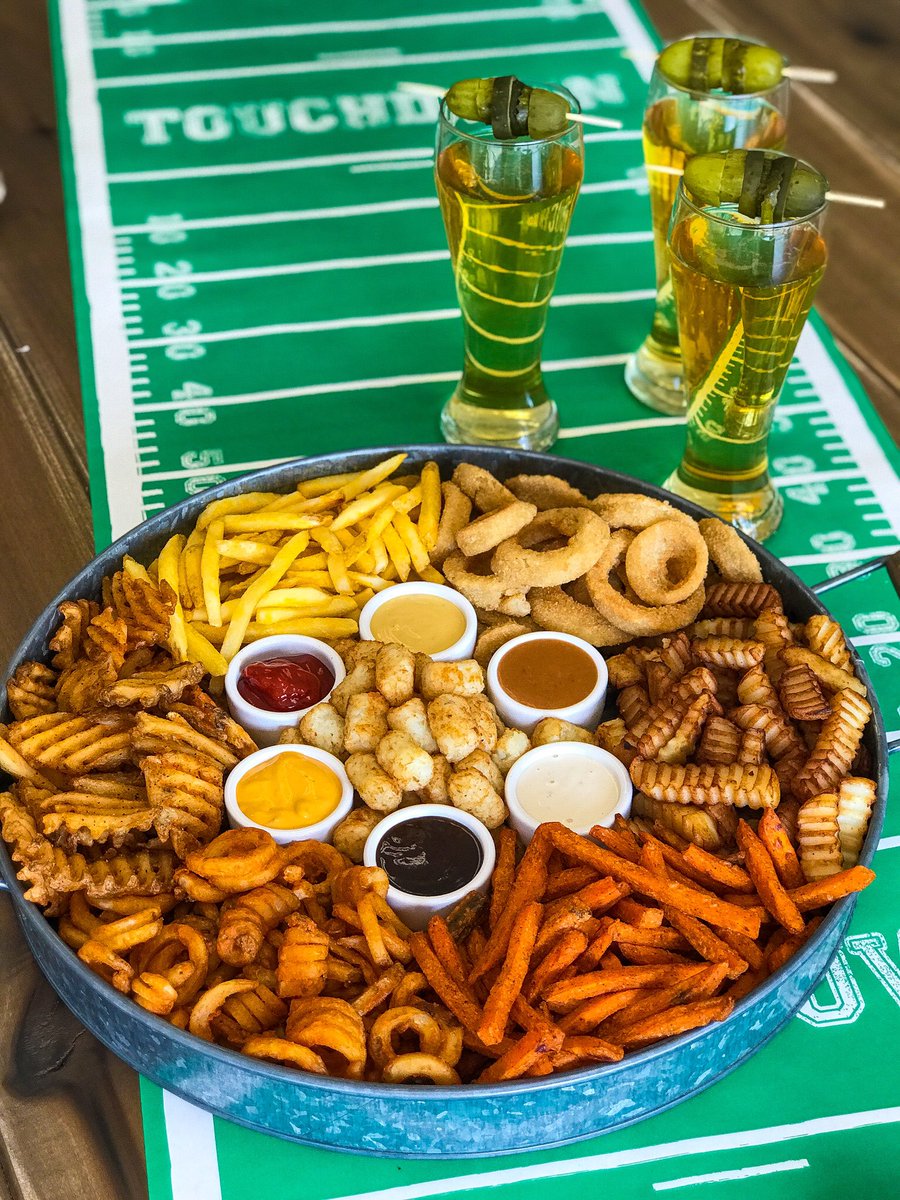 AmosEvents's tweet image. Getting our game on for Sunday!  You can find these and other easy ideas for your snack table in our latest newsletter at bit.ly/3cLN5Pq