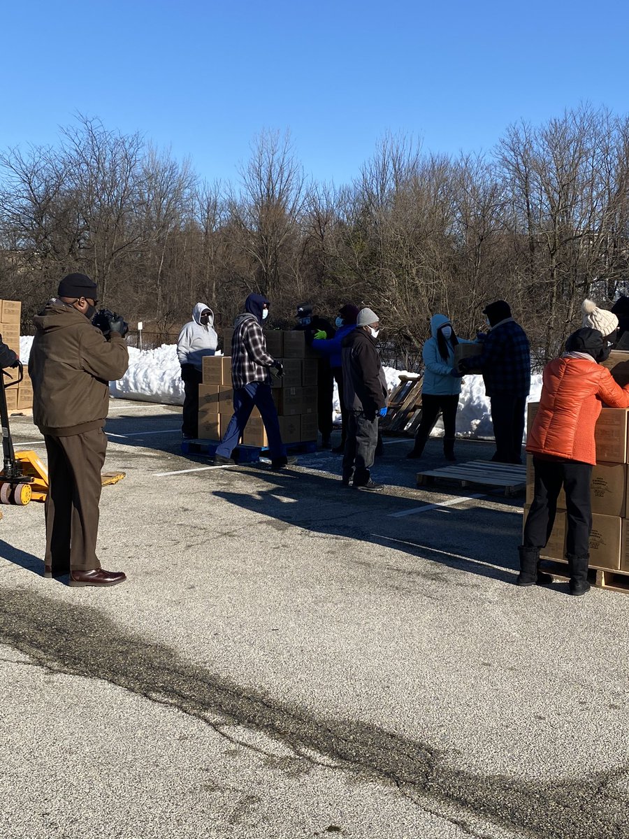 EnonTab's tweet photo. Food distribution today while supplies last. Produce, meat and dairy! 2800 W Cheltenham Avenue til 12noon. #ridingthewave #enontab https://t.co/EQ8Jq37KjY